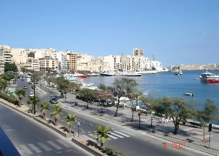 Aqualuna Premium * Sliema