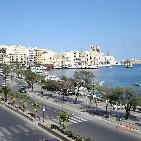 Aqualuna Premium * Sliema